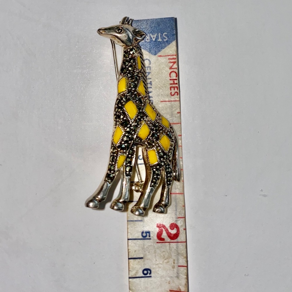 New sterling silver and marcasite enamel Giraffe pin - Picture 3 of 4